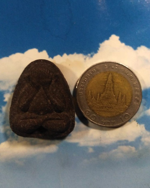 พระปิดตาเนื้อว่านไม่ทราบที่