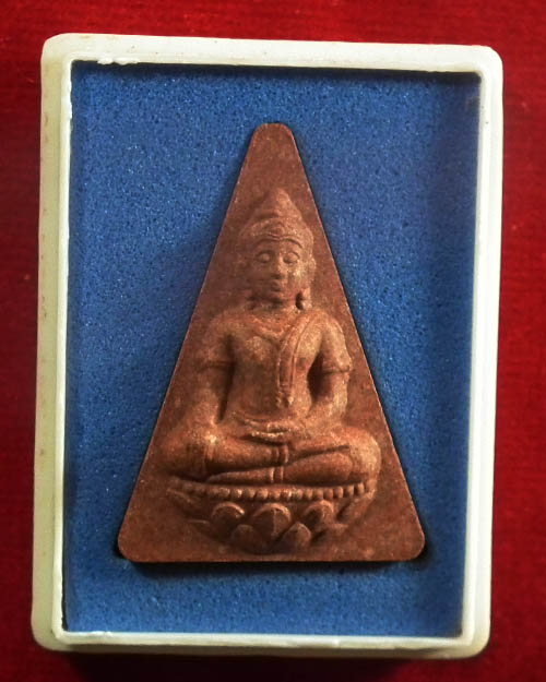 พระสมเด็จนางพญา สก.( สีแดง ) สภาผู้แทนราษฎร สร้าง ปี. ๒๕๔๗ พร้อมกล่องเดิม