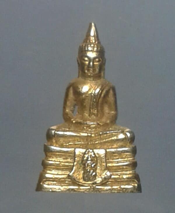 รูปหล่อหลวงพ่อโสธร ยิงโค้ต   เคาะเดียวครับ 