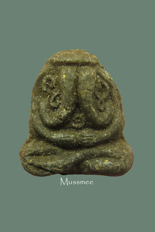 พระปิดตา ยันต์ยุ่ง หลวงปู่ดี วัดพระรูป พร้อมกล่องเดิมๆ ครับบบบบบบ ### เคาะเดียว ###