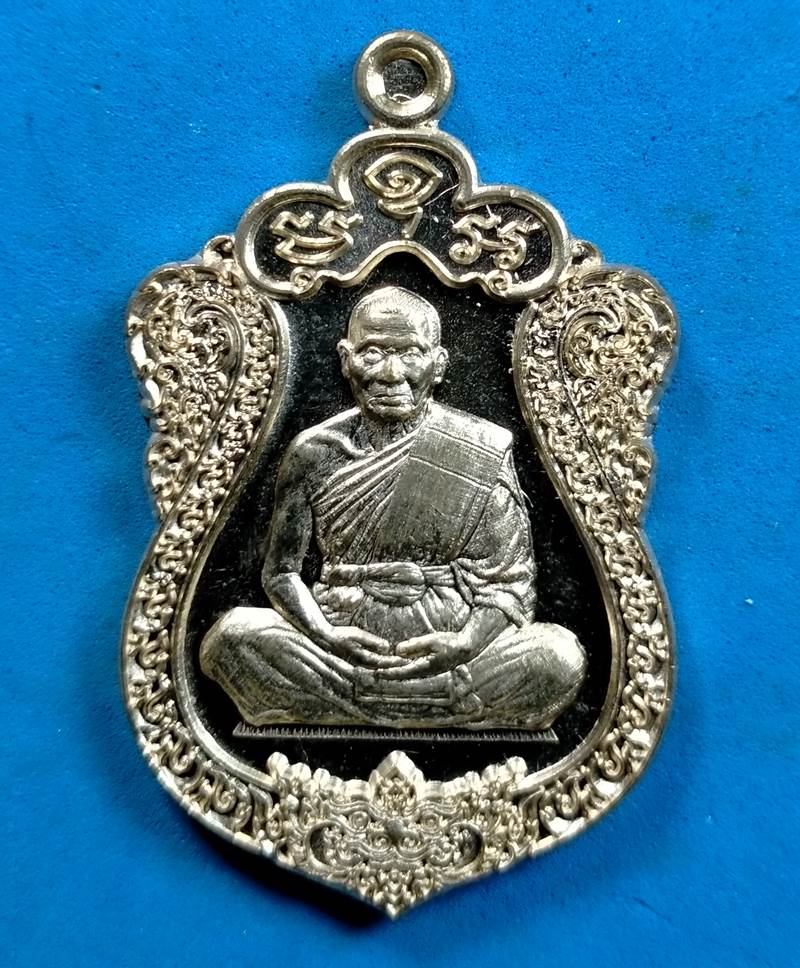 เหรียญเสมาสิงห์ ๑ เพชรน้ำเอก หลวงพ่อหวั่น วัดคลองคูณ อ.ตะพานหิน จ.พิจิตร 