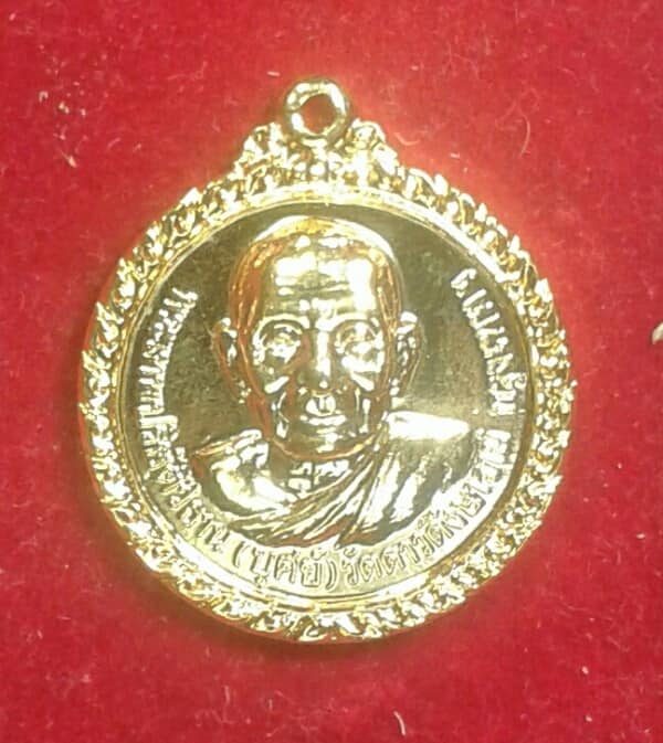 เหรียญหลวงบุศย์ วัดดาวดึงษาราม กรุงเทพฯ กะไหล่ทอง     + กล่อง  เคาะเดียวครับ 