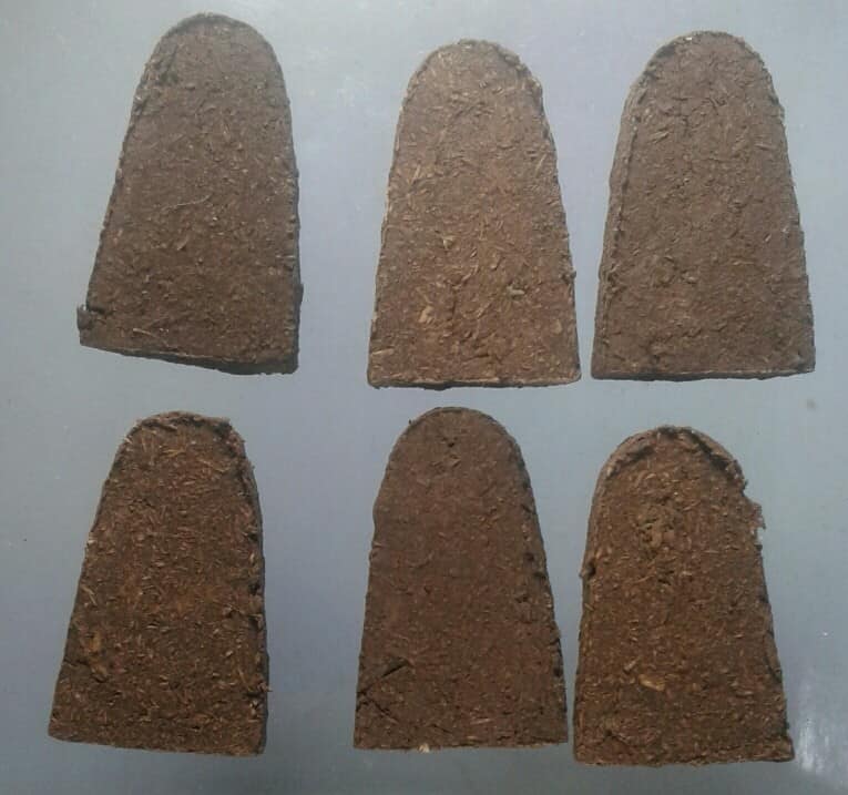 พระเนื้อว่านหลวงพ่อทวด 6 องค์ ไม่ทราบวัดสร้าง      เคาะเดียวครับ