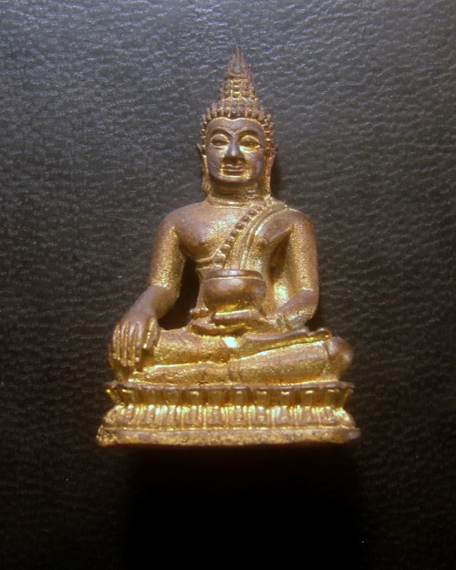 พระกริ่งอุ้มบาตร วัดหัวลำโพง ฉลองอุโบสถ ปี 2541 อุดกริ่ง โค๊ดใต้ฐานครับ