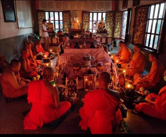 ล็อกเก็ตพุฒซ้อน สมเด็จโต หลวงพ่อกวย ฉากสีดำ รุ่น พลิกชีวิตกลับดวงชะตา ปี2563