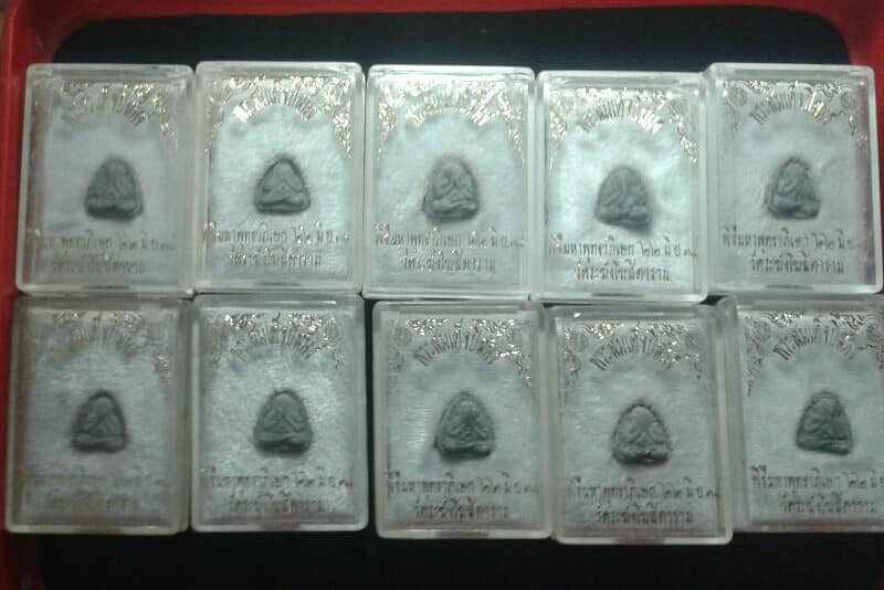 พระสมเด็จปิลันธ์ พิมพ์พระปิดตา วัดระฆังโฆสิตาราม ปี ๒๕๓๘ จำนวน 10 กล่อง