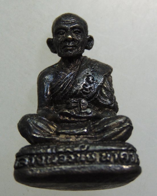 รูปหล่อรุ่น๑ หลวงพ่อวินัย วัดหนองหินใหญ่ บ้านหมี่ จ ลพบุรี
