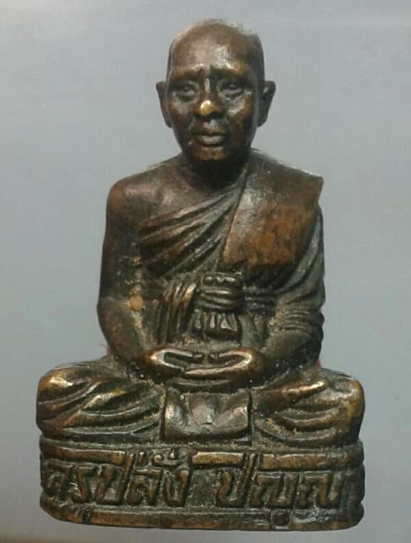 พระหล่อรูปเหมือนอุดกริ่ง  พระครูปลั่ง ปัญญาธโร ไม่ทราบวัด  เคาะเดียวครับ 