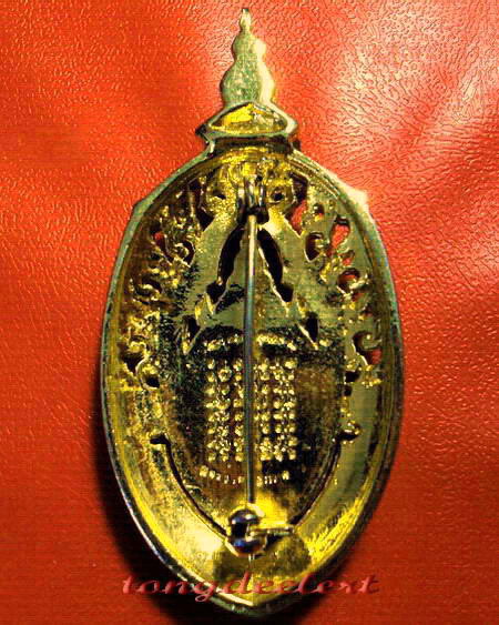 ล็อกเก็ตหลวงพ่อฤาษีลิงดำ วัดท่าซุง กะไหล่ทองประดับเพชร สวยมากค่ะ