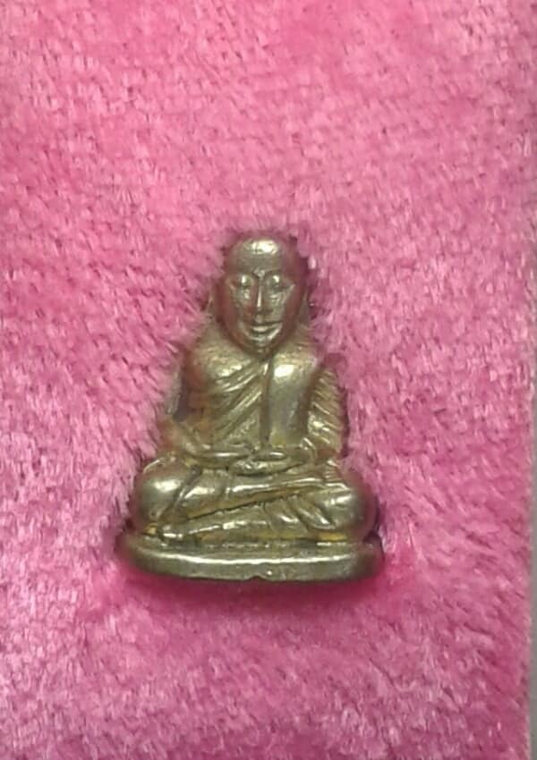 รูปหล่อหลวงพ่อเงิน รุ่นสร้างเมรุ วัดใหม่สุขสวรรค์ พิจิตร   +กล่อง   เคาะเดียวครับ