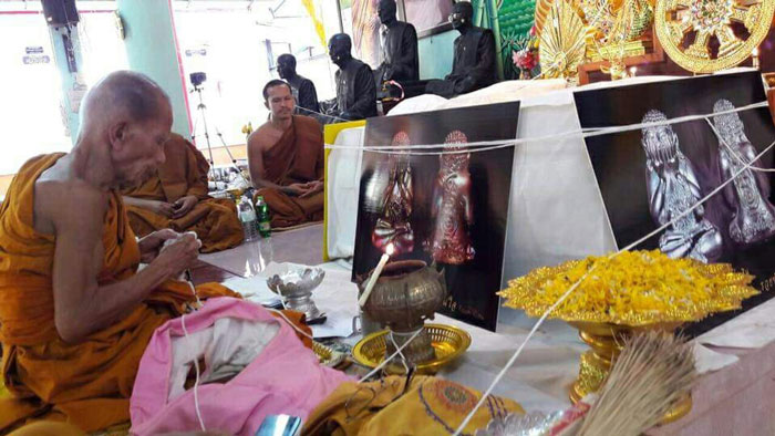 พระปิดตาอุดมโชค(4) รวยทันใจ หลวงพ่อจอย วัดโนนไทย นครรราชสีมา เนื้อผงเหล็กน้ำพี้ ปี 2559