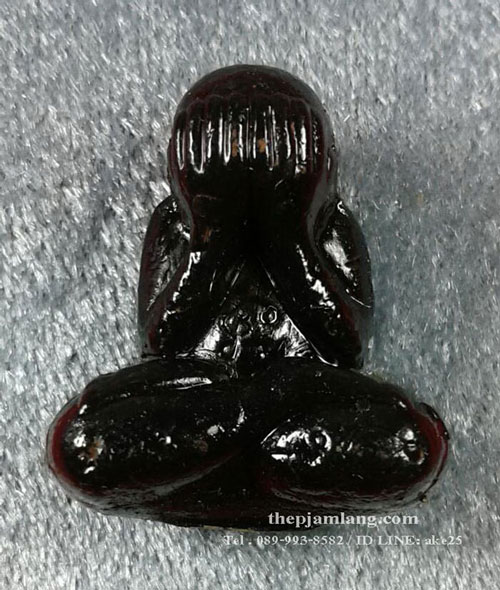 พระปิดตามหาสิทธิโชค หลวงปู่แก้ว วัดสะพานไม้แก่น สงขลา เนื้อผงพุทธคุณ จุ่มรัก ก้นปลอกลูกปืน ปี 2562