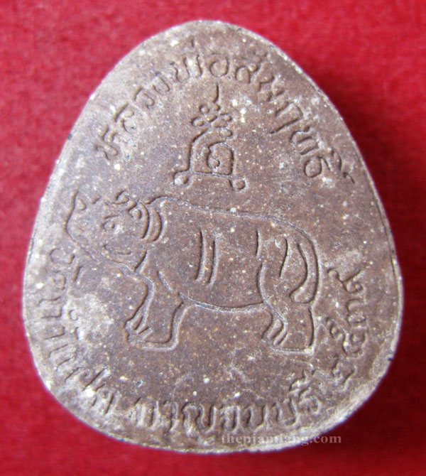 พระปิดตามหาลาภ(5) พิมพ์ใหญ่ รุ่นนำโชค เนื้อแดง วัดถ้ำแฝด กาญจนบุรี ปี 2539