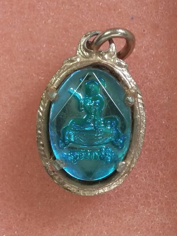 ล๊อกเก็ตหลวงพ่อโสธรหลัง นางกวัก  เคาะเดียวครับ 