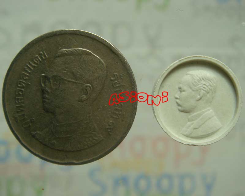 เนื้อผง ร.๕ ที่ระลึกในการบูรณะปลียอดทองคำ วัดพระบรมธาตุเจดีย์ จังหวัดนครศรีธรรมราช พ.ศ.๒๕๓๗ มวลสารดี