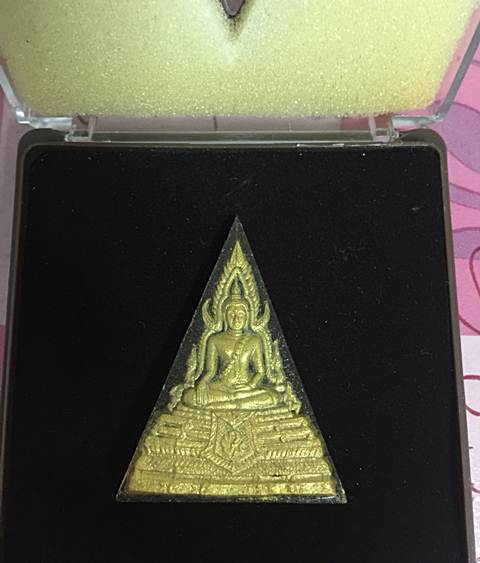 พระพุทธชินราช เนื้อผงหลังภปร.แผ่นเงิน "เพราะแผ่นดินนี้ คือ แผ่นดินเกิด" ปี 2548
