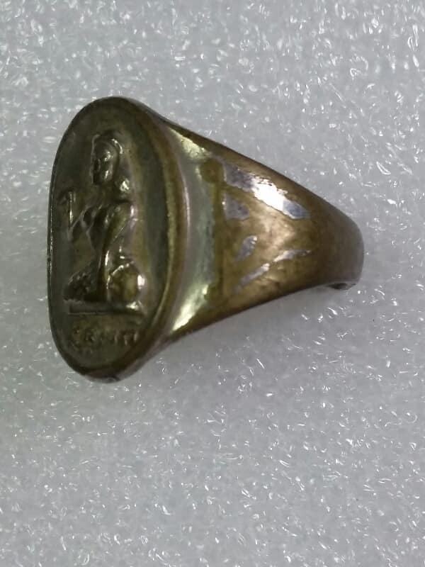 แหวนนางกวัก หลวงพ่อกวย วัดโฆษิตาราม กะไหล่เงิน   เคาะเดียวครับ