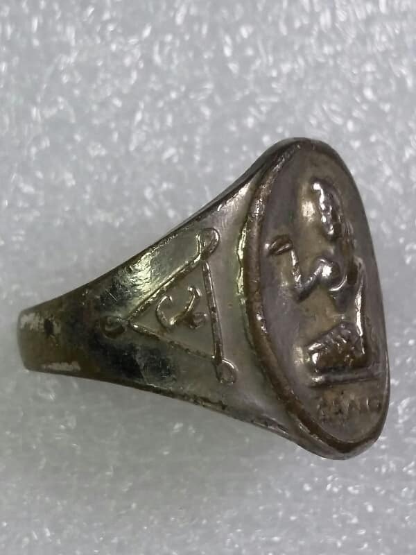 แหวนนางกวัก หลวงพ่อกวย วัดโฆษิตาราม กะไหล่เงิน   เคาะเดียวครับ