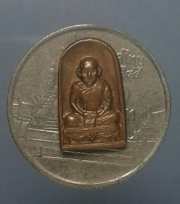 เหรียญเล็กหลวงพ่อเงิน ออกวัดท้ายน้ำ     เคาะเดียวครับ