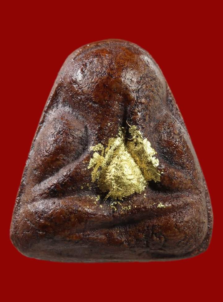 ปิดตาหลวงพ่อปาน วัดเครือวัลย์ จ.ชลบุรี หลังแบบ เนื้อผงลงรัก ยุคกลางๆ 