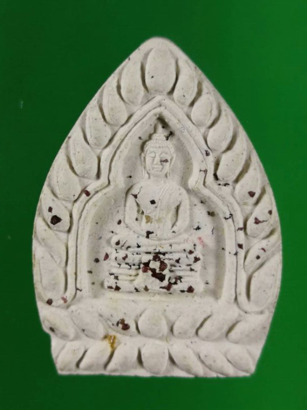 หลวงพ่อโสธร มีพลอย