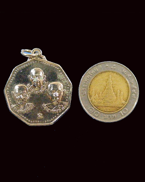 เหรียญพุทธานุภาพ หลวงปู่เสาร์ พระอาจารย์มั่น พระอาจารย์สิงห์ หลังพระพุทธชินราช