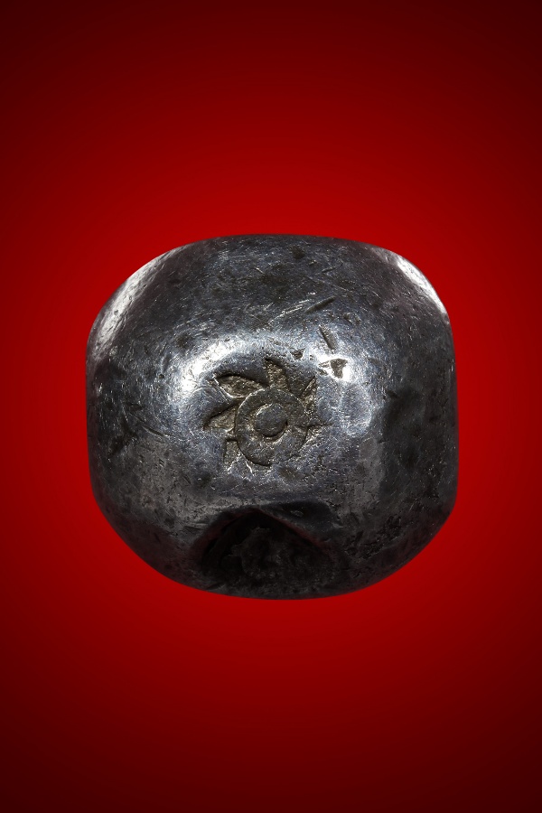 เงินพดด้วงสมัย รัชกาลที่ 1 ตราอุณาโลม-จักร ขนาดหนึ่งบาท ห่วงเงินเชื่อมเก่า