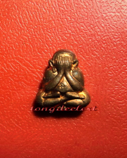 พระปิดตาจิ๋วหลังรูปเหมือน หลวงพ่อเกษม เขมโก รุ่น ลาภผล พูนทวี ซินนี้ฮวดใช้ ปลอดภัยตลอดกาล