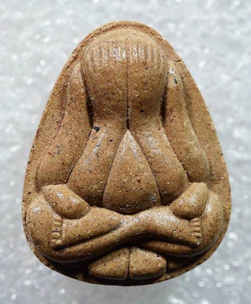 พระปิดตา หลังยันต์ (มีจาร) ไม่ทราบที่ครับ