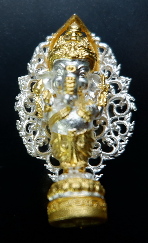 พระพิฆเณศวรรุ่นเจริญปัญญา วัดป่าโคกขามป้อม จ.ร้อยเอ็ด เนื้อเพชรไพลิน พิมพ์เล็ก สวยครับ