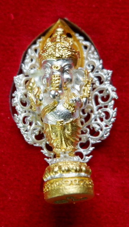 พระพิฆเณศวรรุ่นเจริญปัญญา วัดป่าโคกขามป้อม จ.ร้อยเอ็ด เนื้อเพชรไพลิน พิมพ์เล็ก สวยครับ