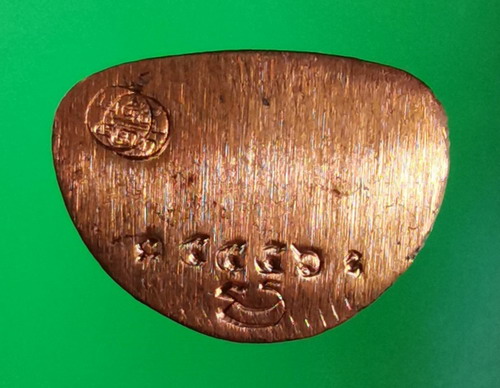 รูปหล่อหลวงพ่อเงิน เนื้อทองแดง รุ่นกองทุน 53 พิมพ์นิยม  เลขสวยมงคล 5556