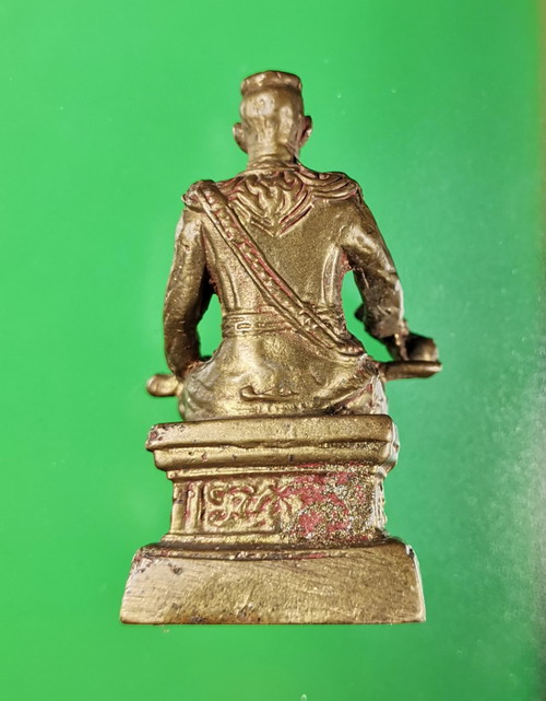 รูปหล่อสมเด็จพระนเศวรมหาราช เนื้อทองเหลือง ตั้งหน้ารถ สูง 5.5 ซม.