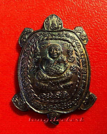 เหรียญพญาเต่าเรือน หลวงปู่หลิว รุ่นเฮงแสนเฮง เนื้อนวโลหะ ตอก 2 โค้ด ผิวรุ้ง สวยมากค่ะ