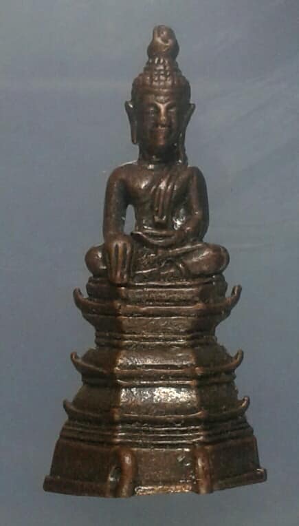 รูปหล่อ พระพุทธ ฐานสูง  ไม่ทราบวัดสร้าง      เคาะเดียวครับ