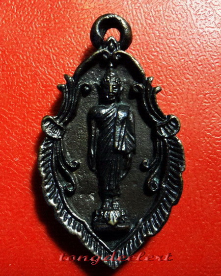 เหรียญหล่อใบสาเก พระพุทธเจ้าปางเปิดโลก หลวงปู่หลิว วัดไร่แตงทอง ปี 2539 สวยมากค่ะ