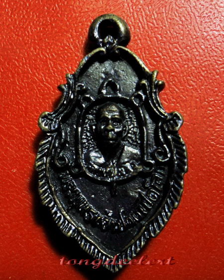 เหรียญหล่อใบสาเก พระพุทธเจ้าปางเปิดโลก หลวงปู่หลิว วัดไร่แตงทอง ปี 2539 สวยมากค่ะ