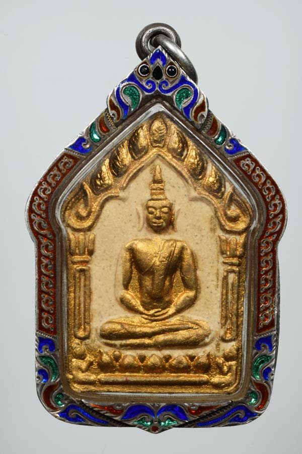 ขุนแผนผ้าป่า ปี46 พิมพ์ใหญ่ เนื้อ2สี ด้านหน้าเนื้อเหลือง ด้านหลังเนื้อชมพู ทาทองกรรมการ พร้อมเลี่ยมก