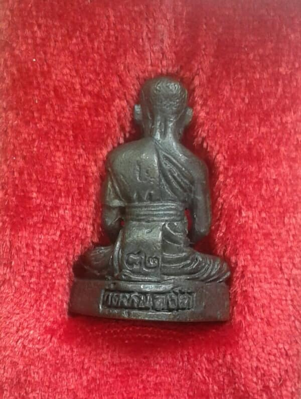 รูปหล่อหลวงปู่น้อย วัดหนองโก  ชุมแสง  นครสวรรค์  รุ่นยกช่อฟ้า +กล่อง เคาะเดียวครับ