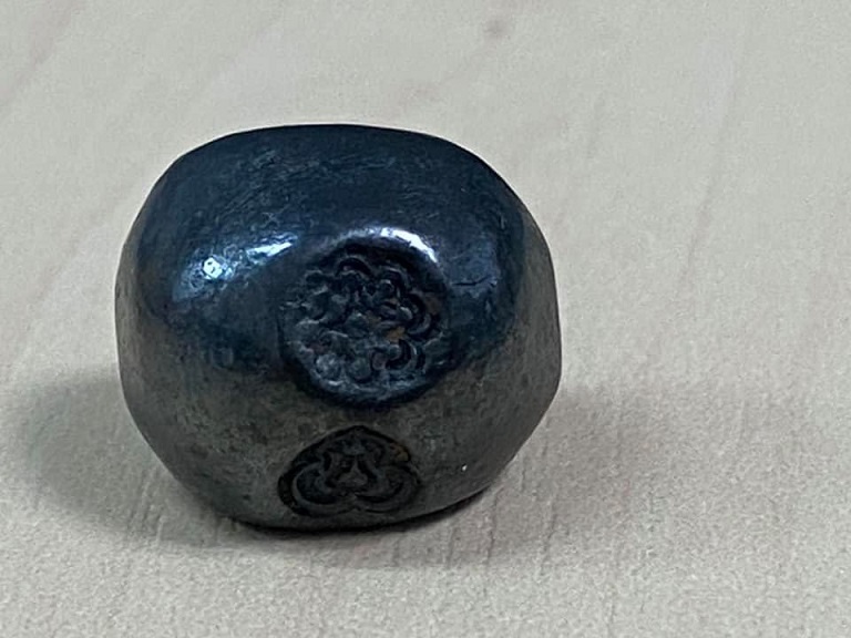 พดด้วงสมัยอยุธยา ตราบัวยันต์ หนัก1บาท สภาพสวยมาก