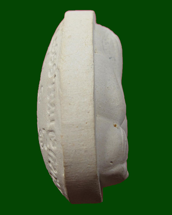 พระปิดตาเนื้อผงเกสร หลังยันต์ตรีนิสิงเห หลวงปู่โต๊ะ วัดประดู่ฉิมพลี รุ่น 111 ปี พ.ศ.2541