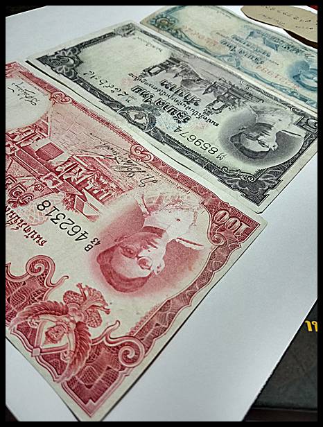 ขายธนบัตร ร. ๙ (โทมัส)หน้าหนุ่มลายน้ำพาน จำนวน๓ฉบับราคา ๑๐๐/ ๕ /๑ บาทผ่านใช้งานสภาพยังสวย 