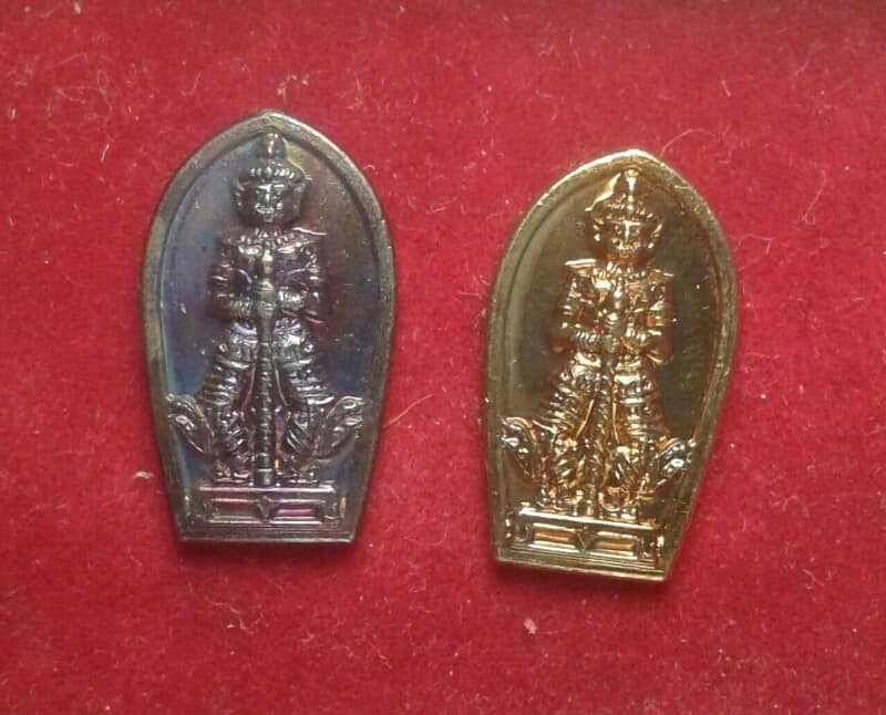 เหรียญท้าวเวสสุวรรณหลวงพ่อคูณ วัดบ้านไร่   รุ่นเงินเหลือใช้ +กล่อง เคาะเดียวครับ