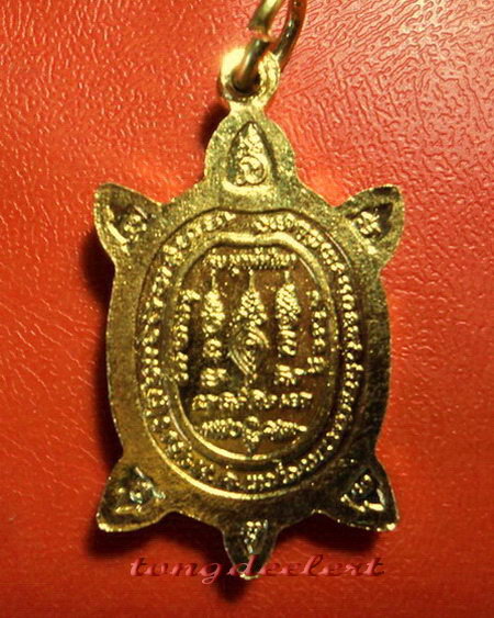 เหรียญพญาเต่าเรือน หลวงปู่หลิว รุ่นเพื่อมาตุภูมิ กะไหล่ทอง สวยมากค่ะ
