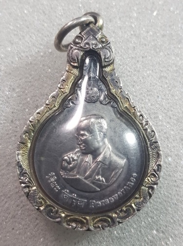 เหรียญพระมหาชนก ปี2539 เนื้อเงินพิมพ์เล็ก เลี่ยมเงิน ไม่มีหนังสือ เคาะเดียว