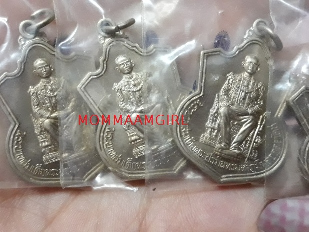 เหรียญนั่งบัลลังค์ เนื้ออัลปาก้า ปี 39 รวม 4 เหรียญ