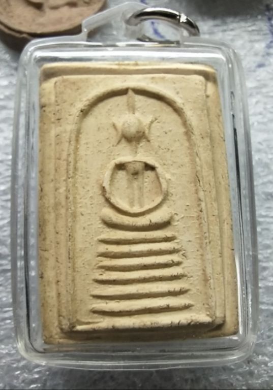 พระสมเด็จวัดเกศไชโยเลี่ยมอย่างดีครับ