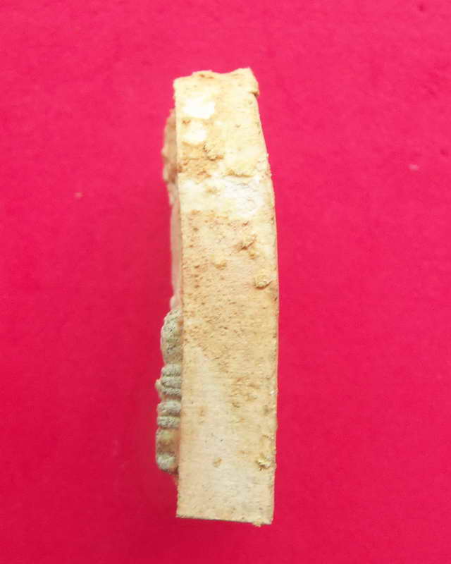 พระหลวงปู่ทวดหลังภปร.ทรงกลีบขนุนเนื้อขาว วัดพระศรีรตนศาสดาราม ปีพ.ศ.2547 พุทธสมาคมแห่งประเทศไทย