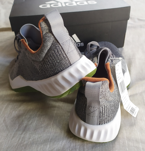 รองเท้า Adidas ของแท้พร้อมกล่อง ของใหม่เอี่ยม