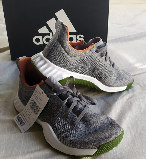 รองเท้า Adidas ของแท้พร้อมกล่อง ของใหม่เอี่ยม